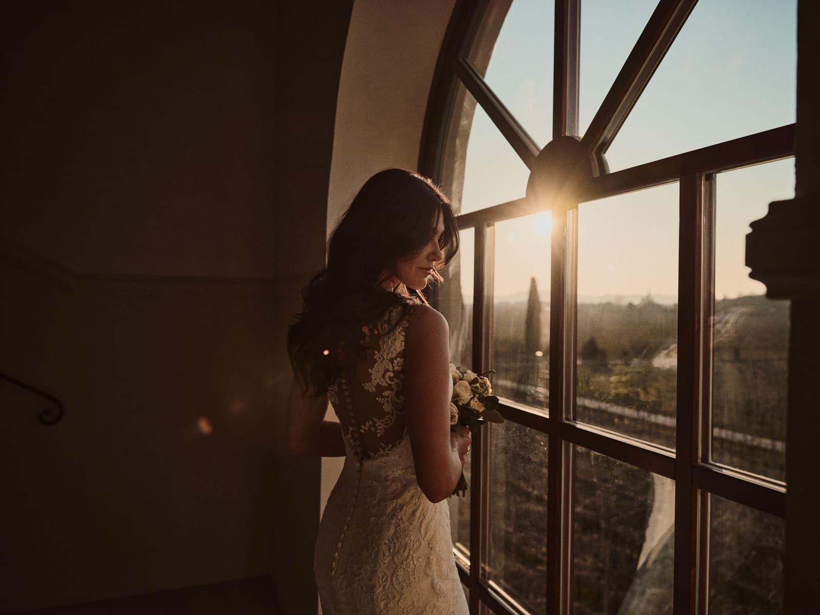 La sposa, nella luce della sera